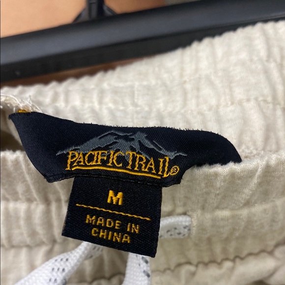 Pacific Trail Women's Cream Shorts Size M - Picture 5 of 5